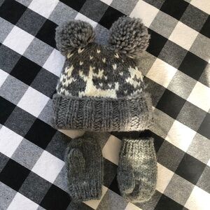 The Blueberry Hill hat and mittens set
